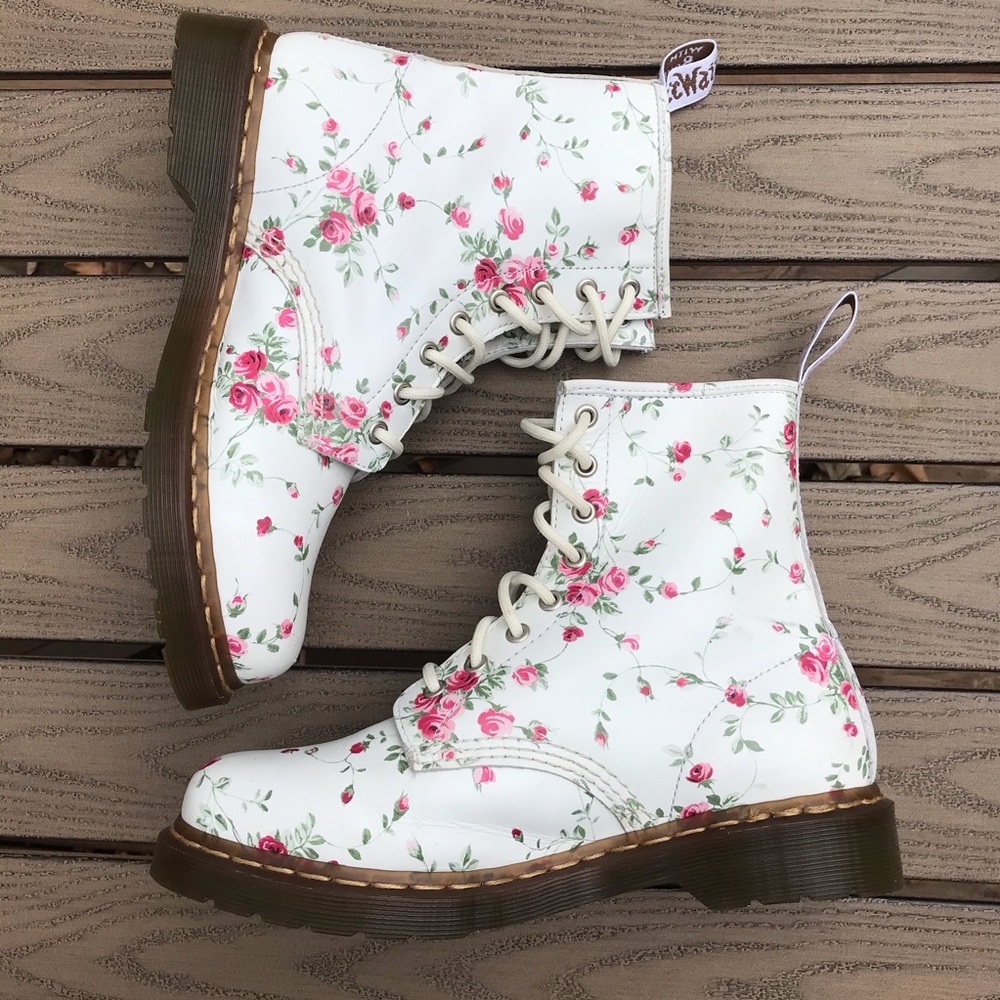 Floral Dr Martens AirWair 9 Portland Rose